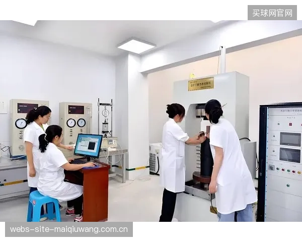 我们是否过度依赖技术加密，而忽视了建立一个能让内部“吹哨人”敢于发声的信任环境？